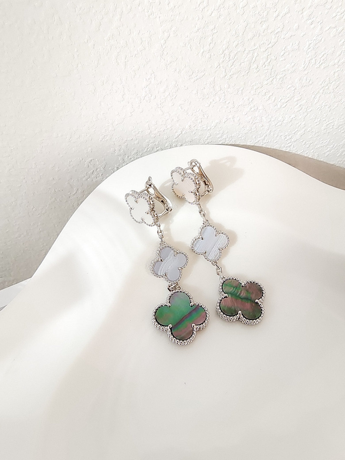 [Renovia Jewelry]CLOVER 3 MOTIFS CHALCEDONY DARK MOP SILVER EARRINGS
