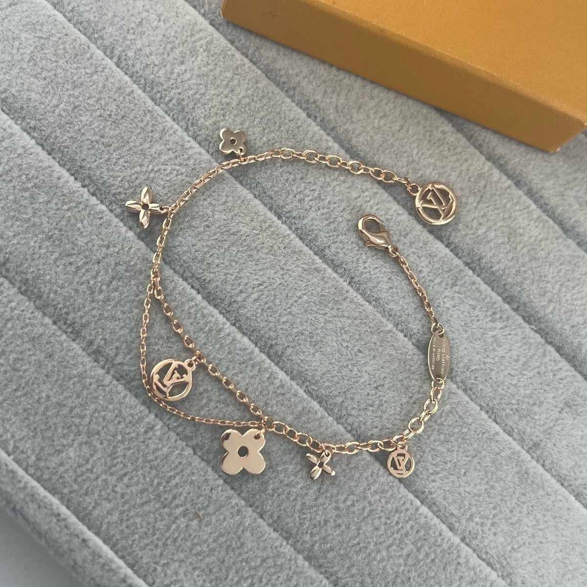 [Renovia Jewelry]SMOOTH MULTI FLOWER BRACELET
